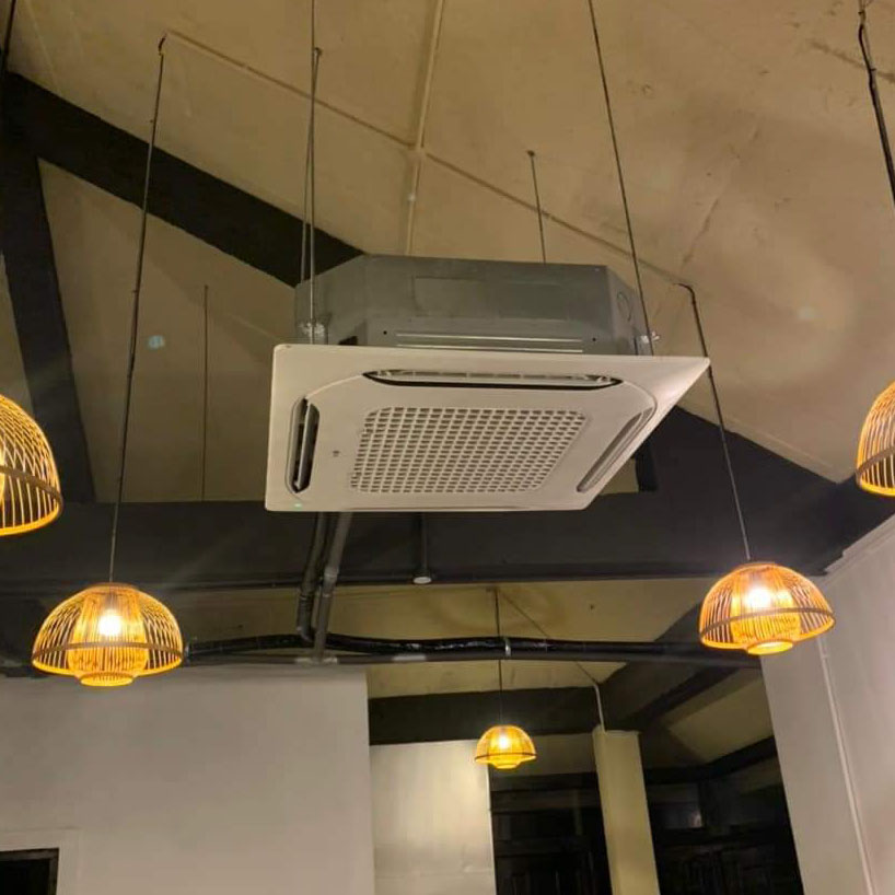 Máy lạnh âm trần được lắp đặt hoàn chỉnh